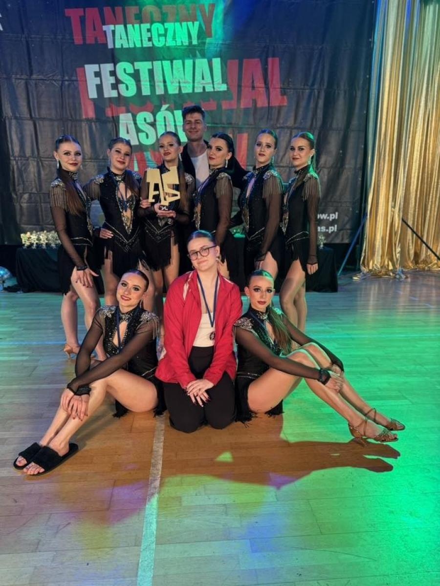 Zdjęcie w galerii na portalu naszwodzislaw.com: I miejsce dla formacji Spin Ladies z WCK wiadomości z regionu