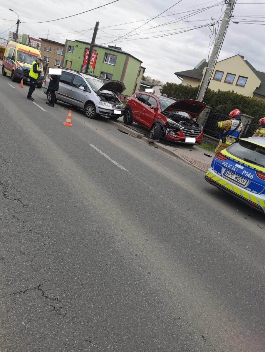 Zdjęcie w galerii na portalu naszwodzislaw.com: Niebezpieczny poranek na drogach powiatu. Dwa groźne zdarzenia w krótkim czasie wiadomości z regionu