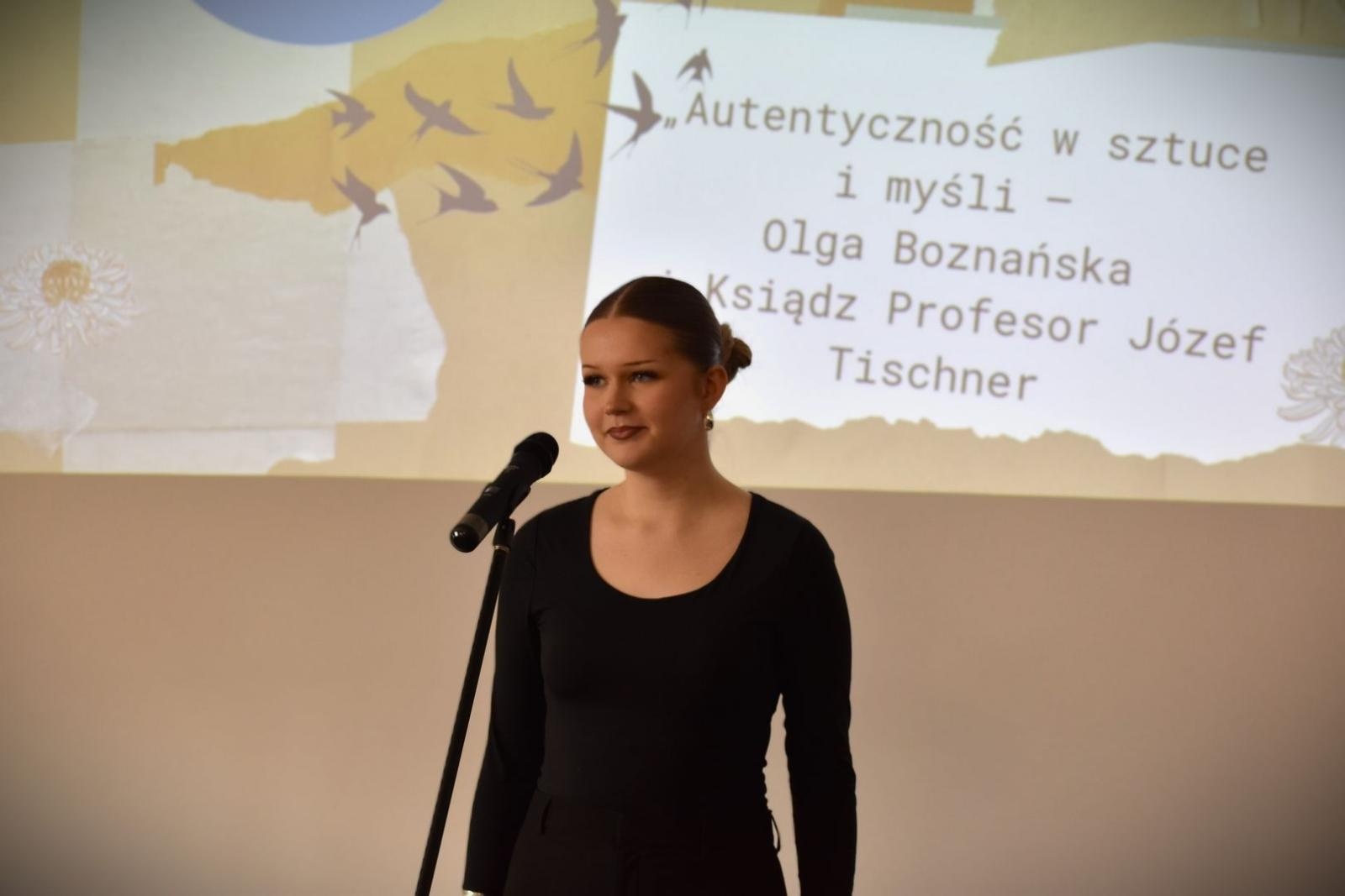 Zdjęcie w galerii na portalu naszwodzislaw.com: Nowa sala w Zespole Szkół Ponadpodstawowych w Wodzisławiu Śląskim hołdem dla Tischnera i Boznańskiej wiadomości z regionu