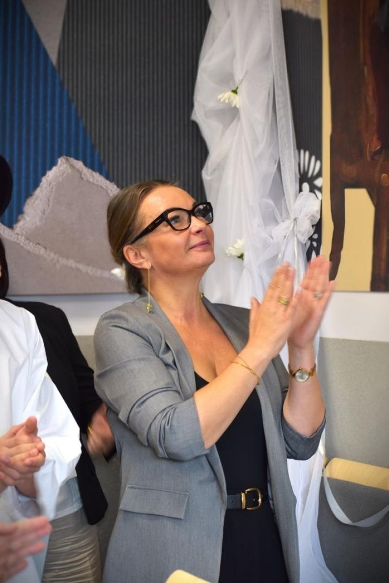 Zdjęcie w galerii na portalu naszwodzislaw.com: Nowa sala w Zespole Szkół Ponadpodstawowych w Wodzisławiu Śląskim hołdem dla Tischnera i Boznańskiej wiadomości z regionu