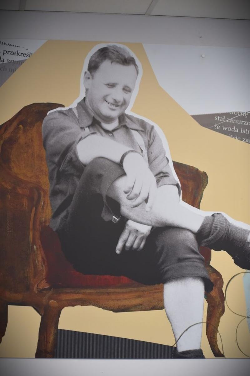 Zdjęcie w galerii na portalu naszwodzislaw.com: Nowa sala w Zespole Szkół Ponadpodstawowych w Wodzisławiu Śląskim hołdem dla Tischnera i Boznańskiej wiadomości z regionu