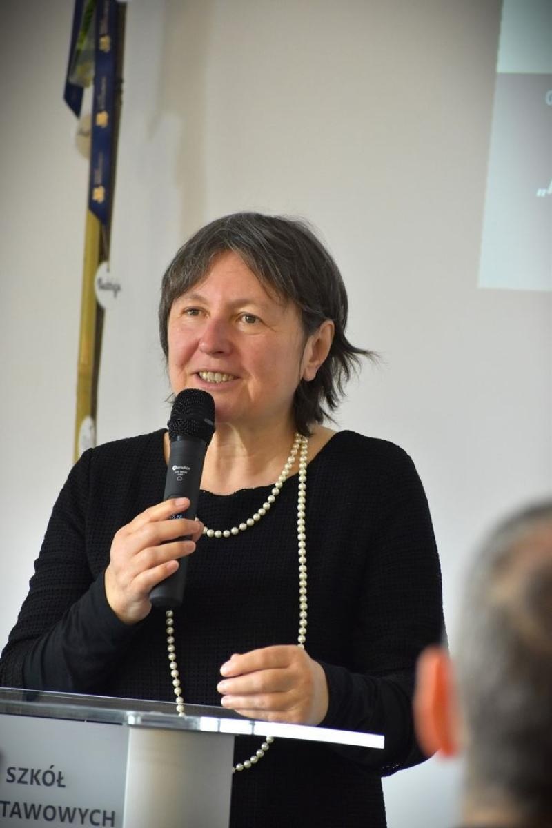 Zdjęcie w galerii na portalu naszwodzislaw.com: Nowa sala w Zespole Szkół Ponadpodstawowych w Wodzisławiu Śląskim hołdem dla Tischnera i Boznańskiej wiadomości z regionu