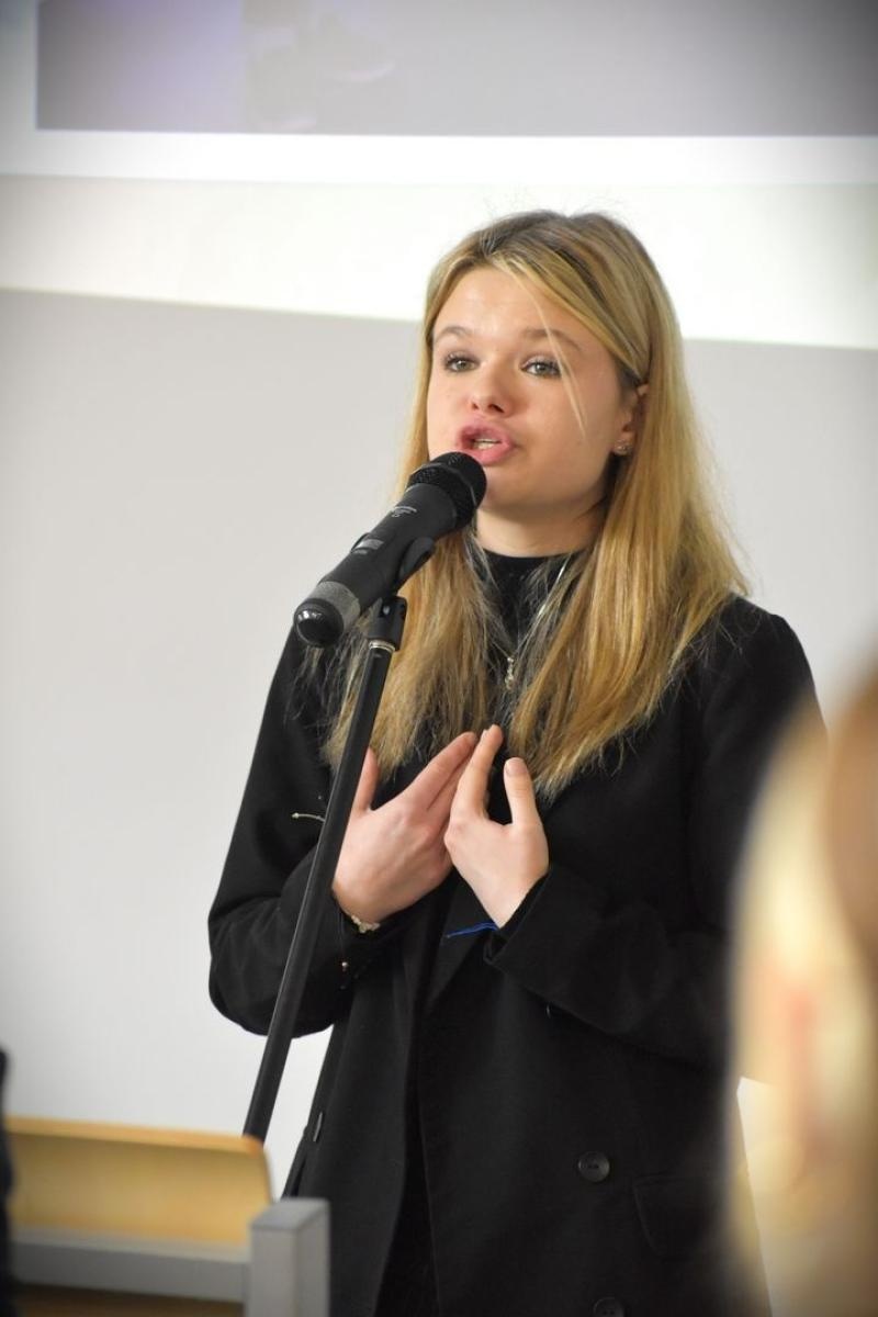 Zdjęcie w galerii na portalu naszwodzislaw.com: Nowa sala w Zespole Szkół Ponadpodstawowych w Wodzisławiu Śląskim hołdem dla Tischnera i Boznańskiej wiadomości z regionu