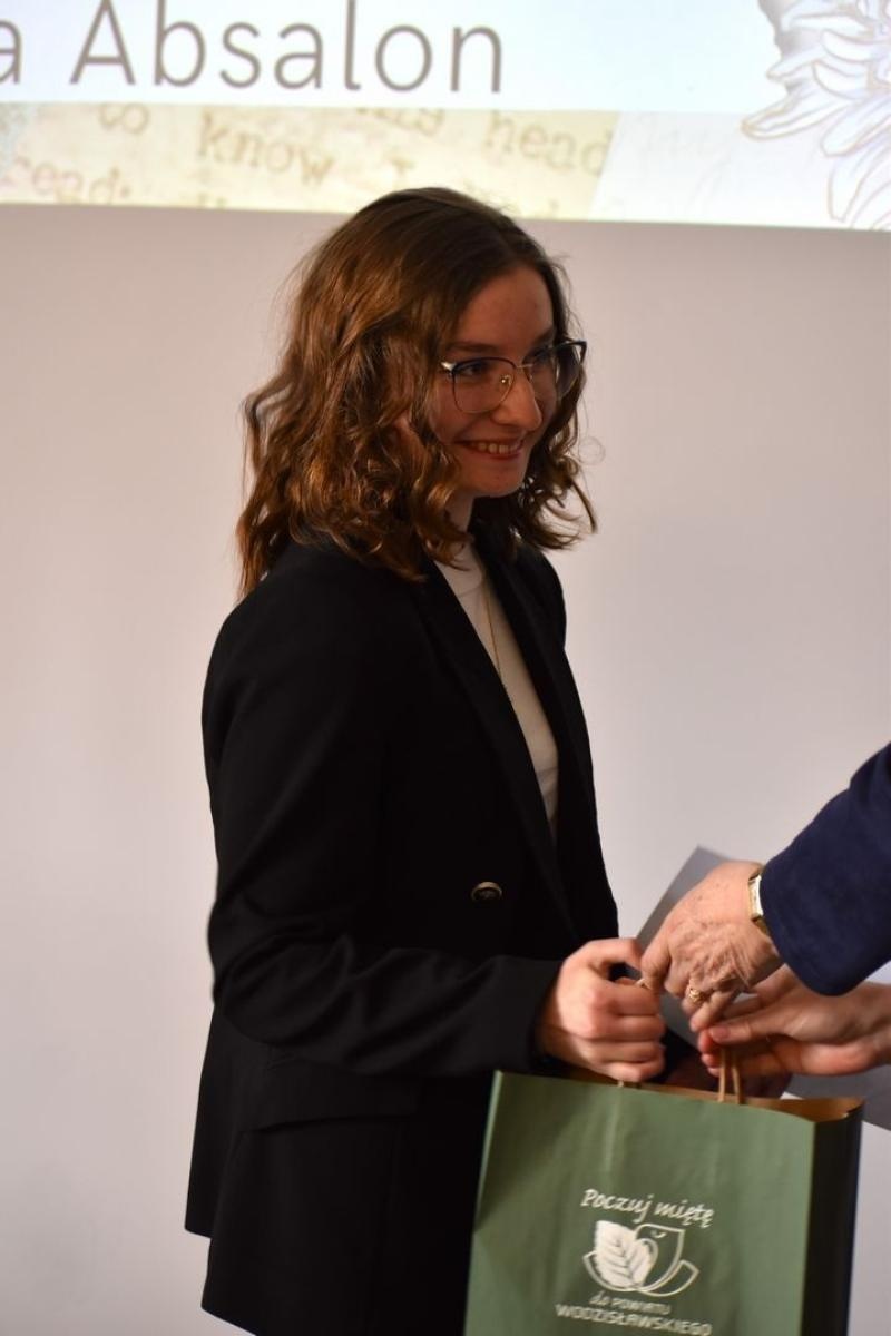 Zdjęcie w galerii na portalu naszwodzislaw.com: Nowa sala w Zespole Szkół Ponadpodstawowych w Wodzisławiu Śląskim hołdem dla Tischnera i Boznańskiej wiadomości z regionu