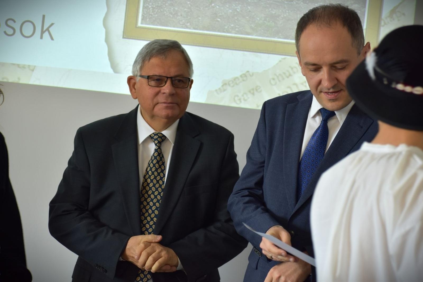 Zdjęcie w galerii na portalu naszwodzislaw.com: Nowa sala w Zespole Szkół Ponadpodstawowych w Wodzisławiu Śląskim hołdem dla Tischnera i Boznańskiej wiadomości z regionu