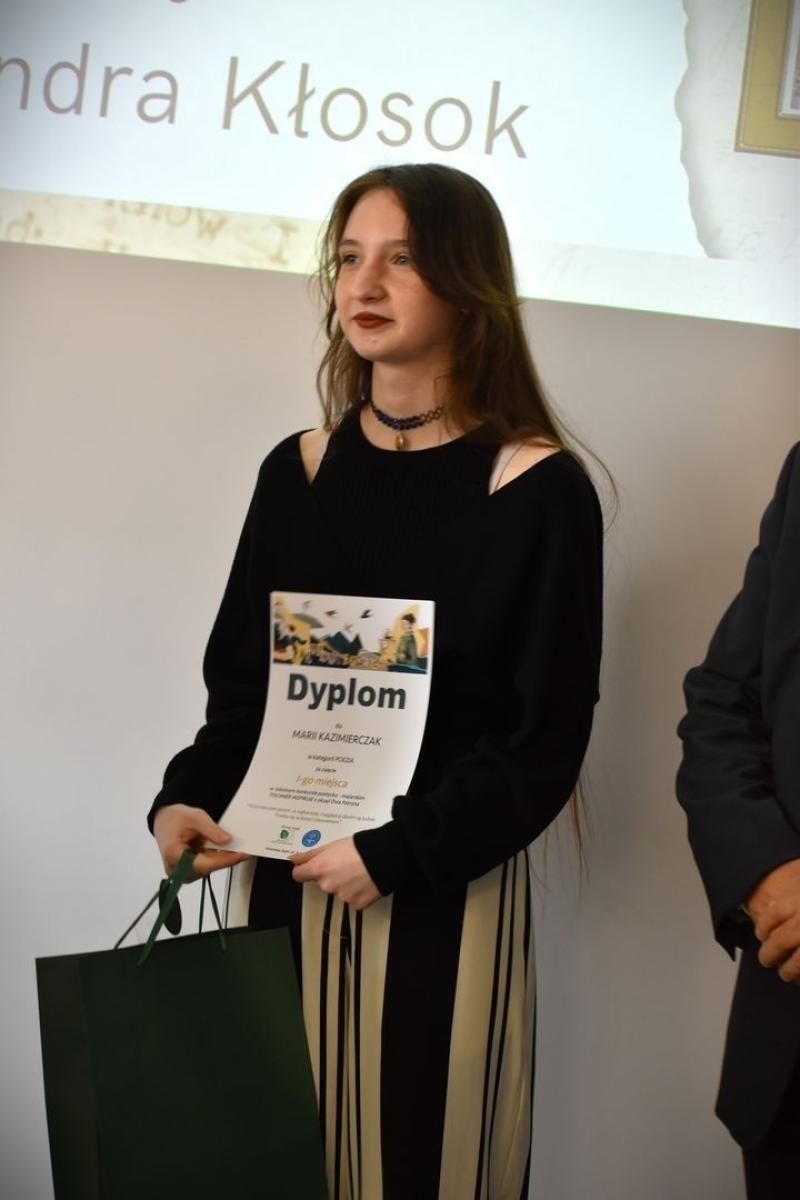 Zdjęcie w galerii na portalu naszwodzislaw.com: Nowa sala w Zespole Szkół Ponadpodstawowych w Wodzisławiu Śląskim hołdem dla Tischnera i Boznańskiej wiadomości z regionu