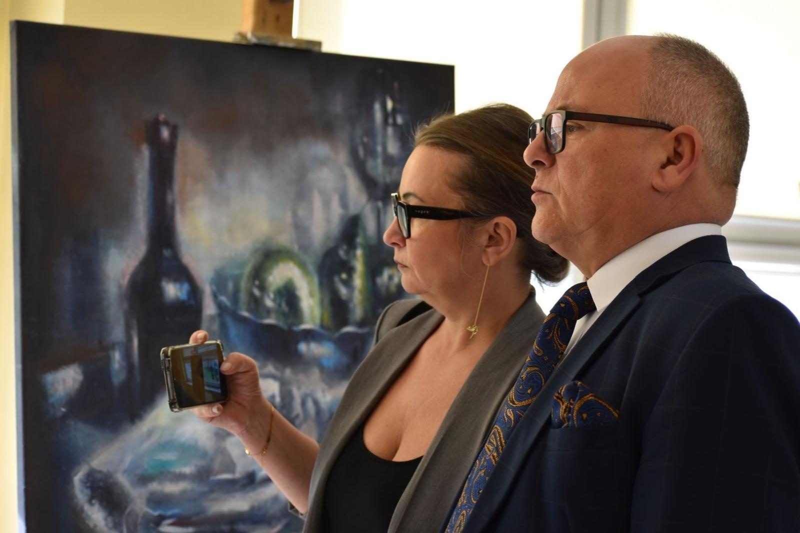 Zdjęcie w galerii na portalu naszwodzislaw.com: Nowa sala w Zespole Szkół Ponadpodstawowych w Wodzisławiu Śląskim hołdem dla Tischnera i Boznańskiej wiadomości z regionu