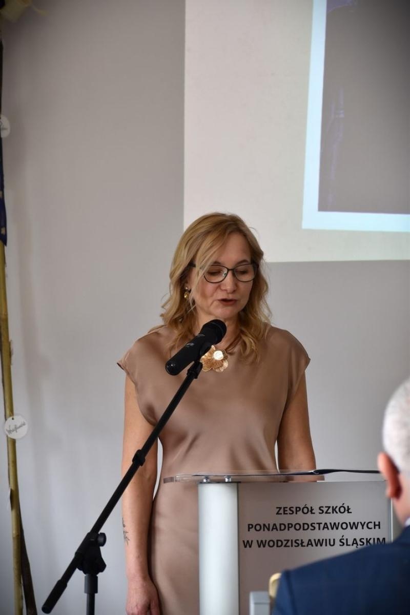 Zdjęcie w galerii na portalu naszwodzislaw.com: Nowa sala w Zespole Szkół Ponadpodstawowych w Wodzisławiu Śląskim hołdem dla Tischnera i Boznańskiej wiadomości z regionu