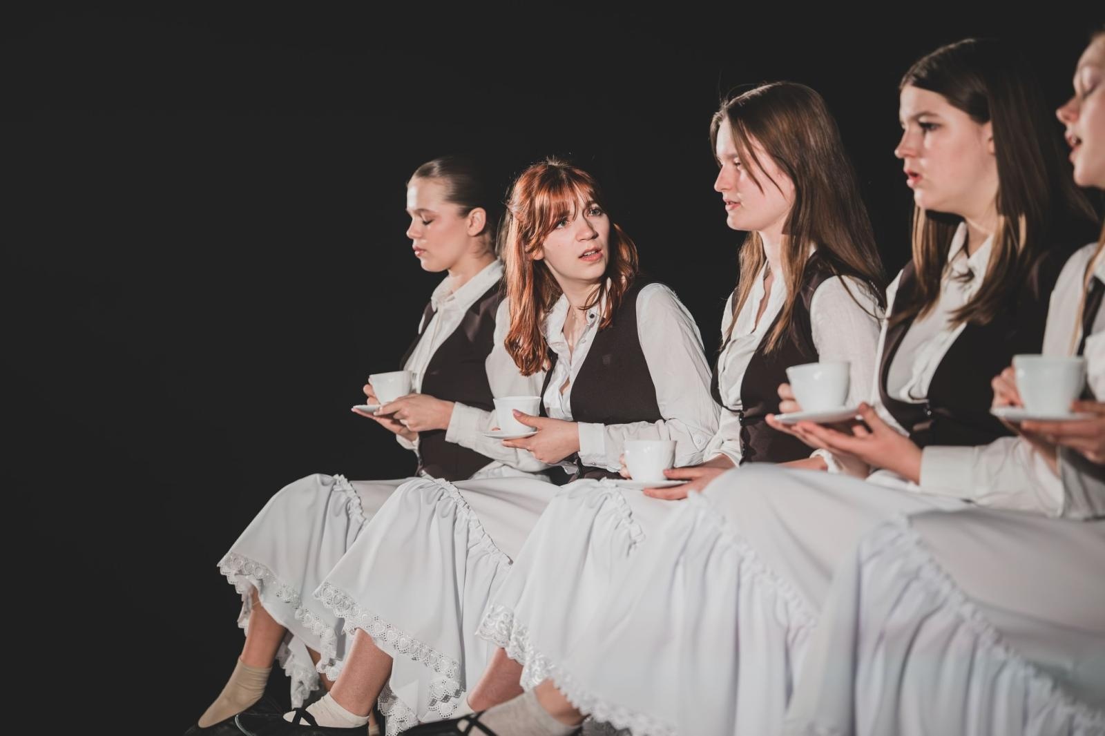 Zdjęcie w galerii na portalu naszwodzislaw.com: Teatr, światło i Szymborska - dodatkowy termin niezwykłego widowiska dla młodzieży w WCK wiadomości z regionu