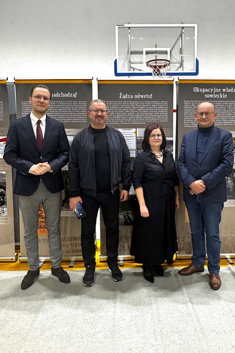 Zdjęcie w galerii na portalu naszwodzislaw.com: Podróż w przeszłość... Maluchem. Niezwykłe wystawy w Skrbeńsku wiadomości z regionu