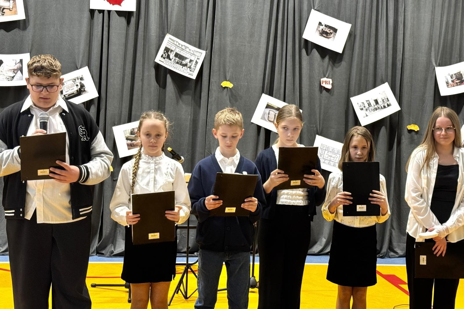 Zdjęcie w galerii na portalu naszwodzislaw.com: Podróż w przeszłość... Maluchem. Niezwykłe wystawy w Skrbeńsku wiadomości z regionu