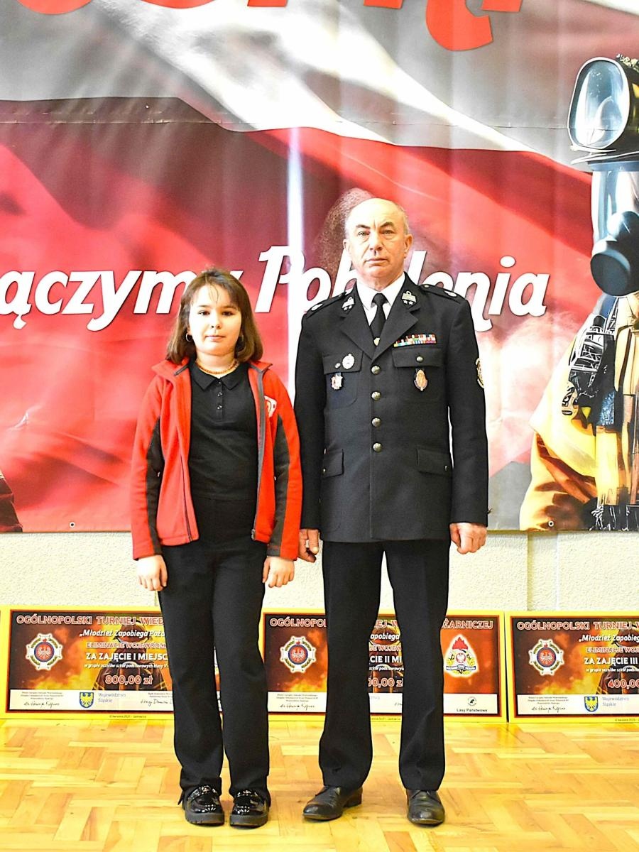 Zdjęcie w galerii na portalu naszwodzislaw.com: Uczennice z Gołkowic, Łazisk i Skrbeńska laureatkami Turnieju Wiedzy Pożarniczej wiadomości z regionu