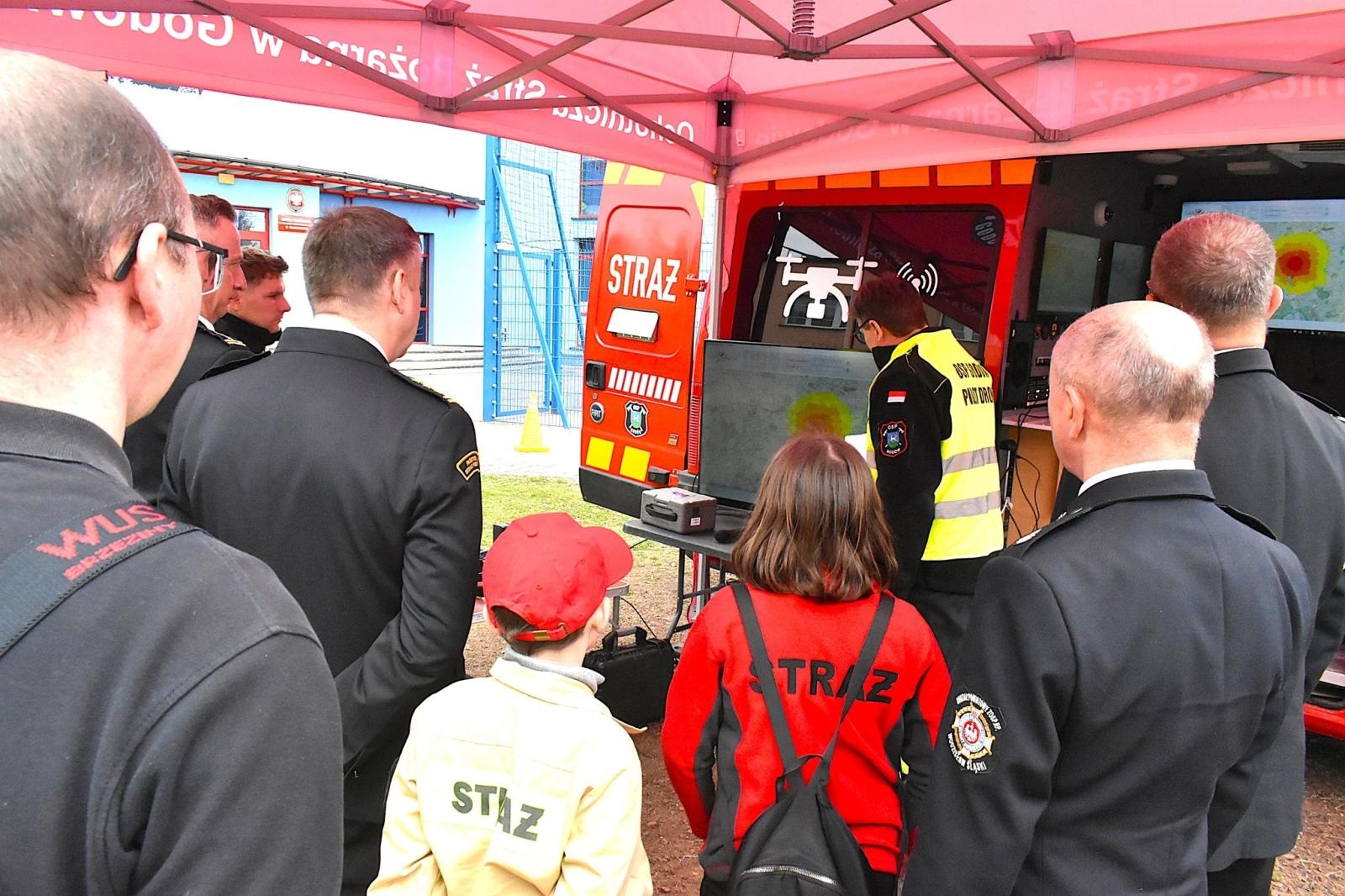 Zdjęcie w galerii na portalu naszwodzislaw.com: Uczennice z Gołkowic, Łazisk i Skrbeńska laureatkami Turnieju Wiedzy Pożarniczej wiadomości z regionu