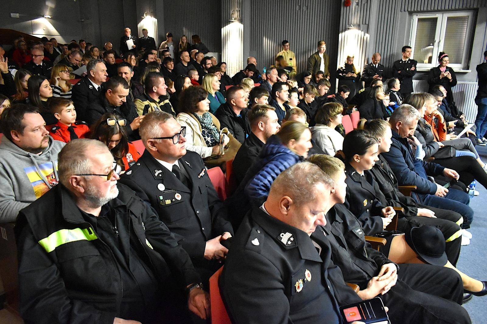 Zdjęcie w galerii na portalu naszwodzislaw.com: Uczennice z Gołkowic, Łazisk i Skrbeńska laureatkami Turnieju Wiedzy Pożarniczej wiadomości z regionu