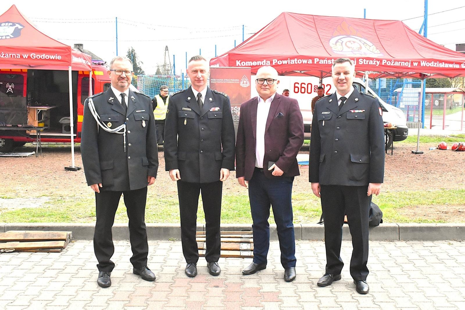 Zdjęcie w galerii na portalu naszwodzislaw.com: Uczennice z Gołkowic, Łazisk i Skrbeńska laureatkami Turnieju Wiedzy Pożarniczej wiadomości z regionu