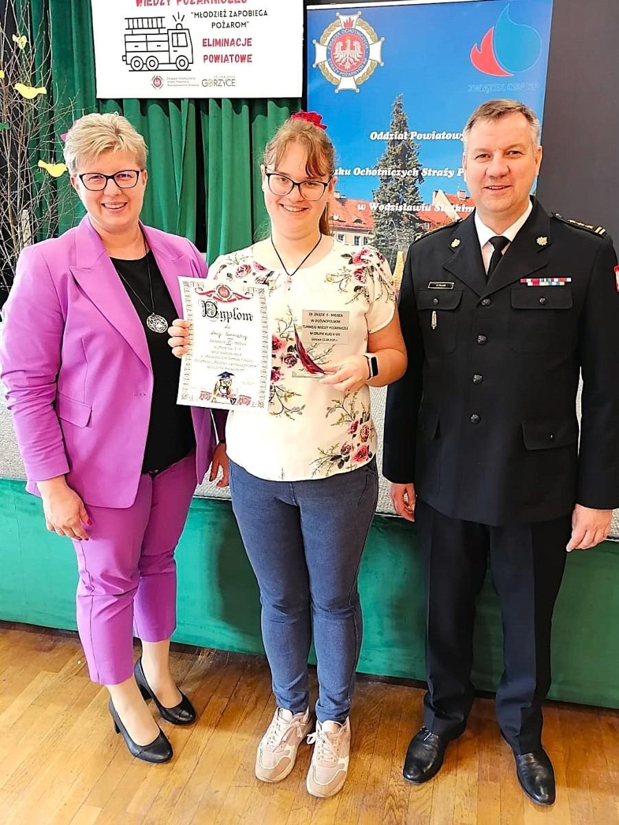 Zdjęcie w galerii na portalu naszwodzislaw.com: Uczennice z Gołkowic, Łazisk i Skrbeńska laureatkami Turnieju Wiedzy Pożarniczej wiadomości z regionu