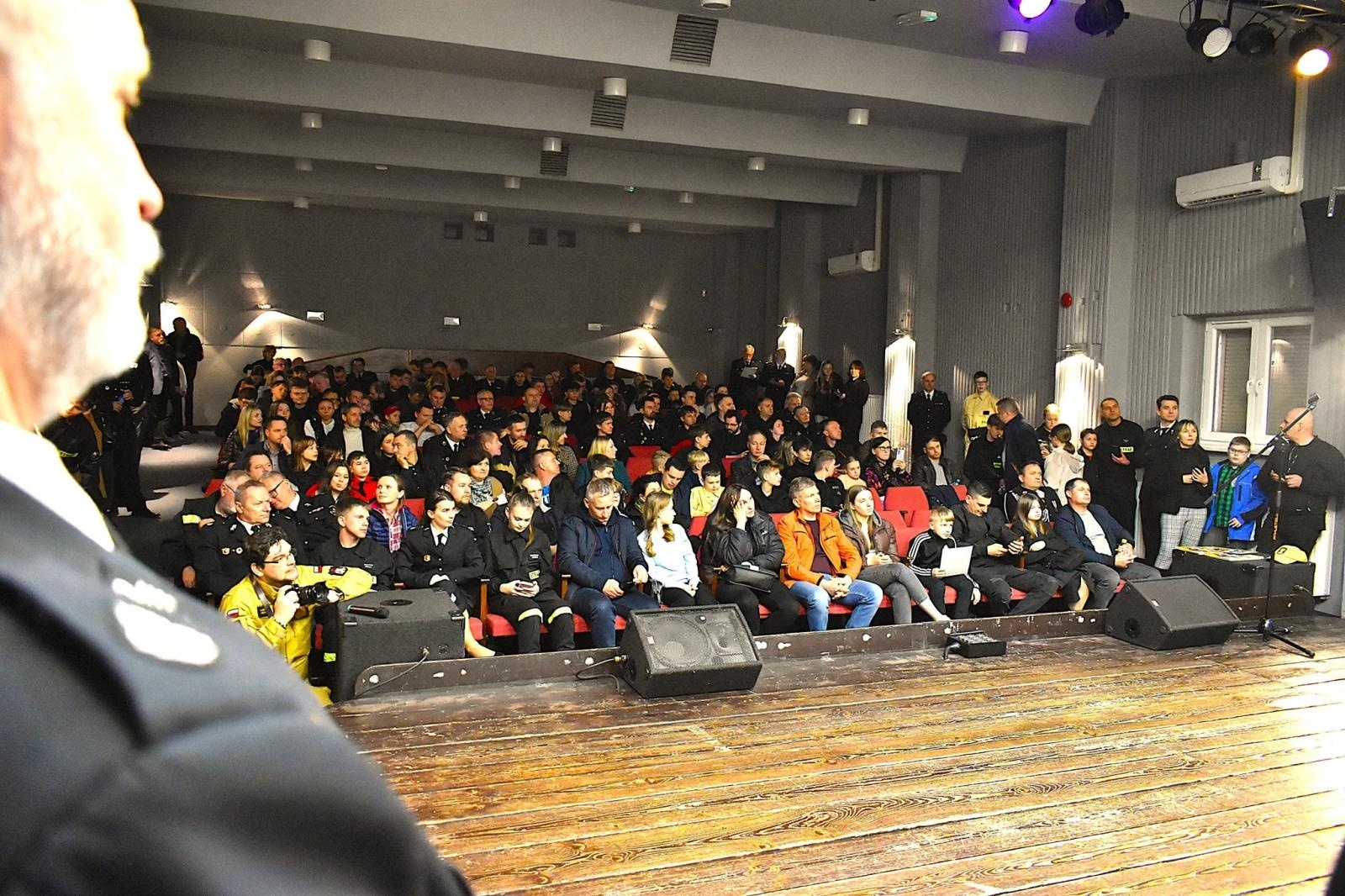 Zdjęcie w galerii na portalu naszwodzislaw.com: Uczennice z Gołkowic, Łazisk i Skrbeńska laureatkami Turnieju Wiedzy Pożarniczej wiadomości z regionu