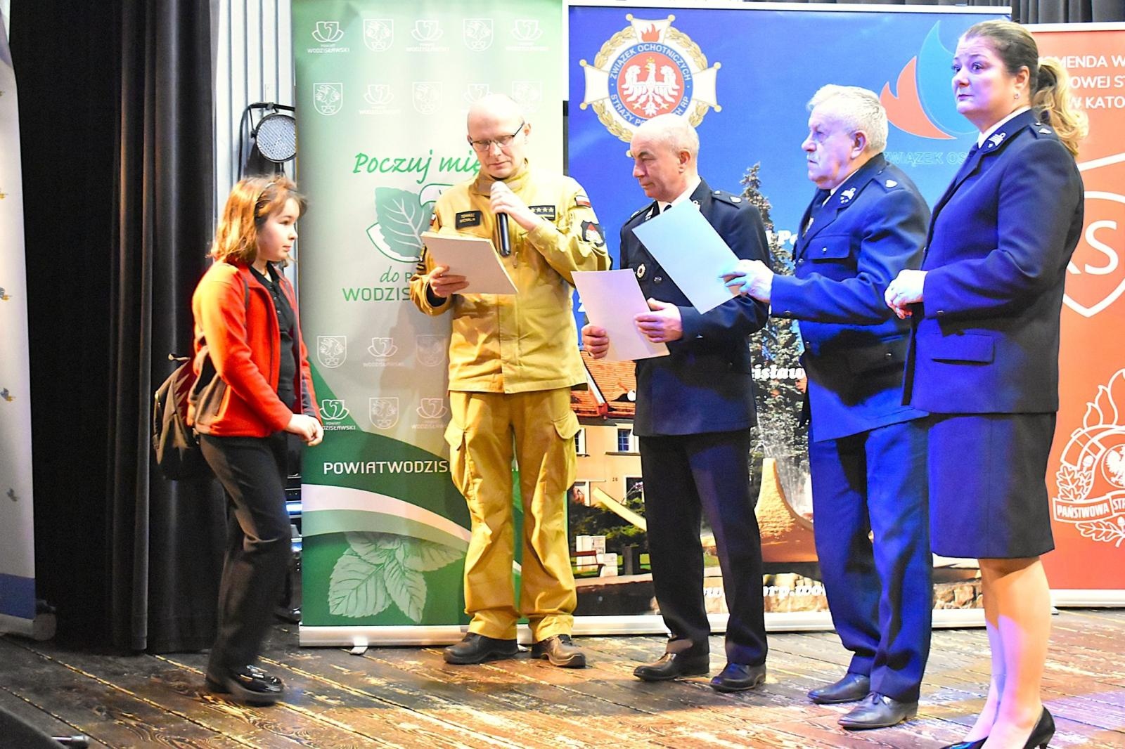 Zdjęcie w galerii na portalu naszwodzislaw.com: Uczennice z Gołkowic, Łazisk i Skrbeńska laureatkami Turnieju Wiedzy Pożarniczej wiadomości z regionu