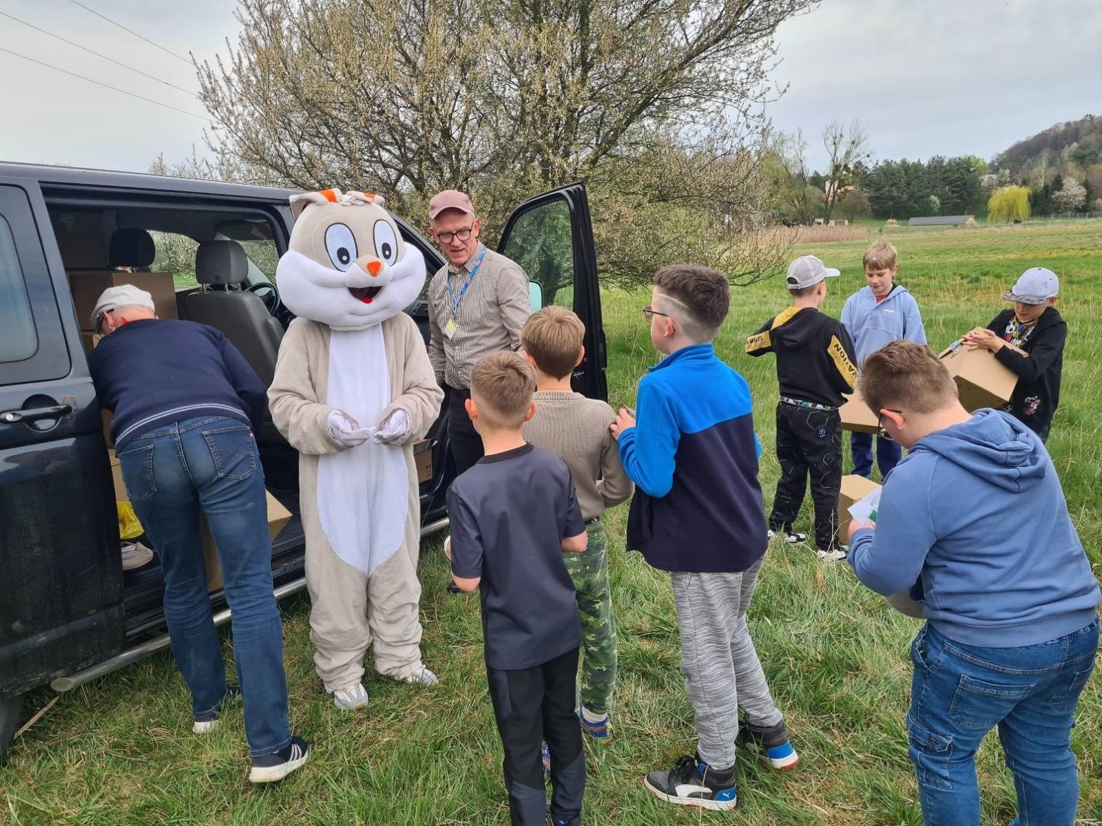 Zdjęcie w galerii na portalu naszwodzislaw.com: W Bełsznicy szukali wielkanocnego zająca [FOTO] wiadomości z regionu