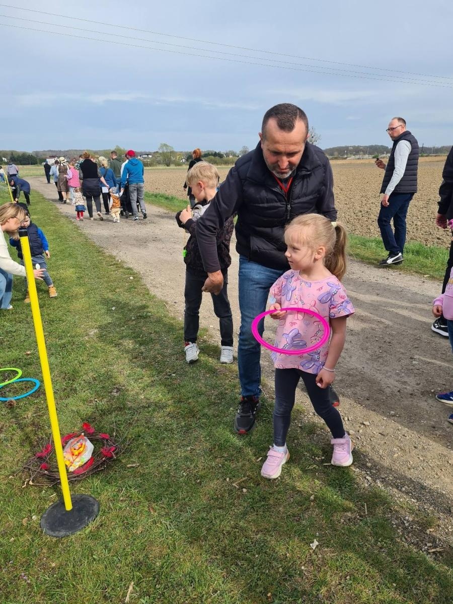 Zdjęcie w galerii na portalu naszwodzislaw.com: W Bełsznicy szukali wielkanocnego zająca [FOTO] wiadomości z regionu