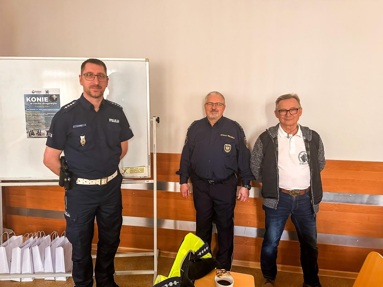 Zdjęcie w galerii na portalu naszwodzislaw.com: Seminarium o obecności koni w przestrzeni publicznej: bezpieczeństwo, służby mundurowe i jeździectwo wiadomości z regionu