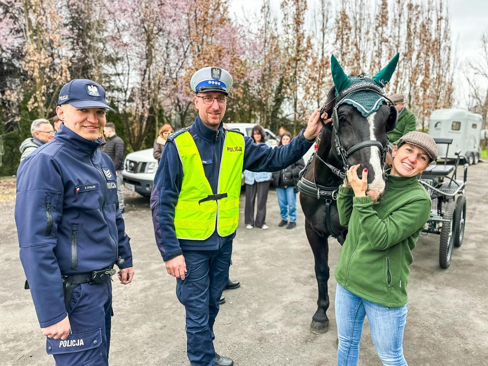 Zdjęcie w galerii na portalu naszwodzislaw.com: Seminarium o obecności koni w przestrzeni publicznej: bezpieczeństwo, służby mundurowe i jeździectwo wiadomości z regionu