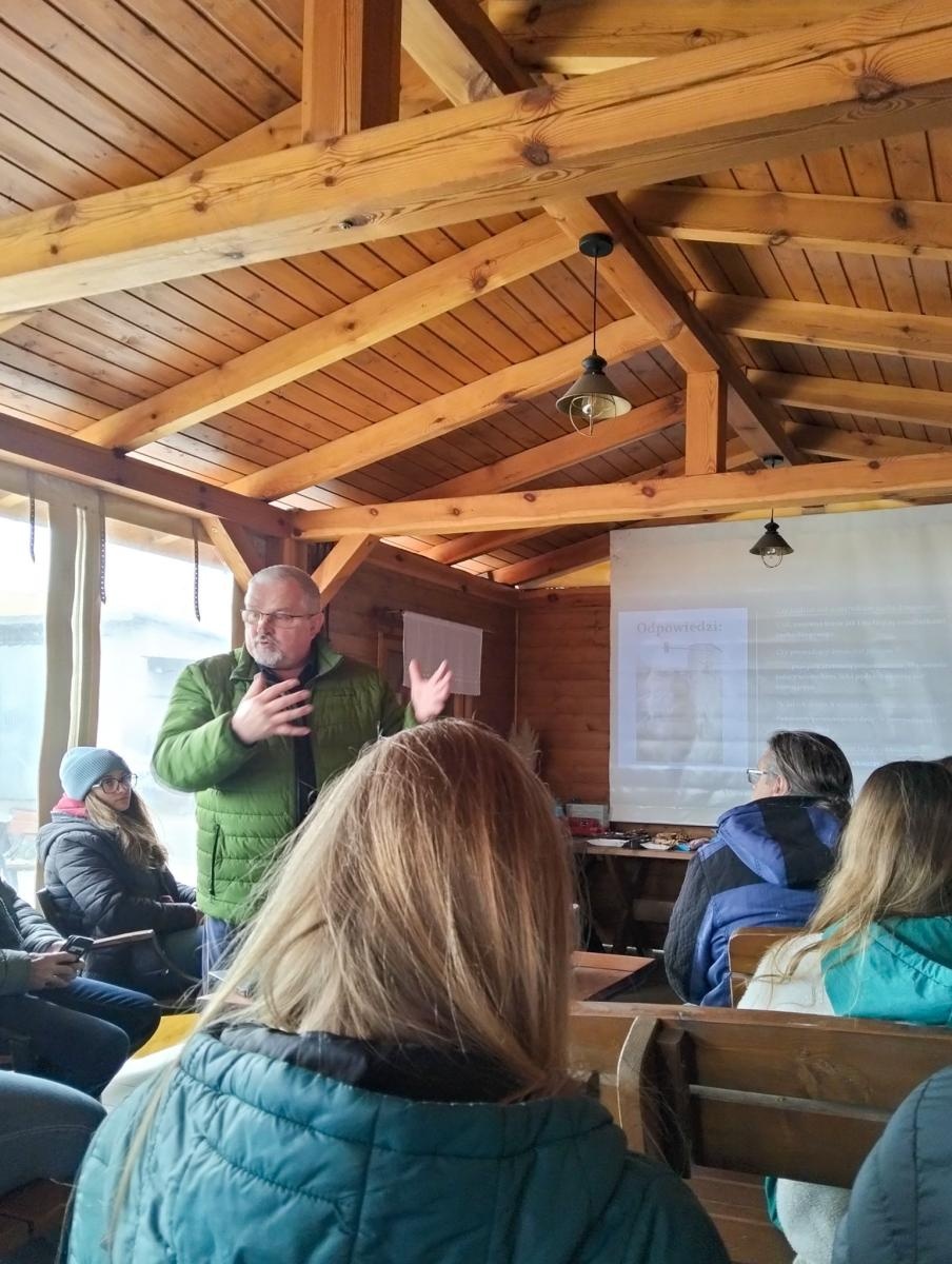 Zdjęcie w galerii na portalu naszwodzislaw.com: Seminarium o obecności koni w przestrzeni publicznej: bezpieczeństwo, służby mundurowe i jeździectwo wiadomości z regionu