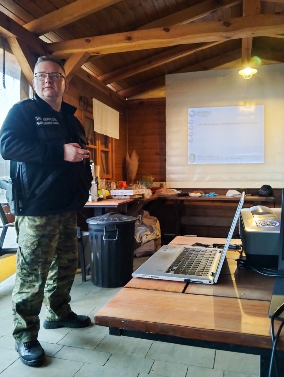 Zdjęcie w galerii na portalu naszwodzislaw.com: Seminarium o obecności koni w przestrzeni publicznej: bezpieczeństwo, służby mundurowe i jeździectwo wiadomości z regionu