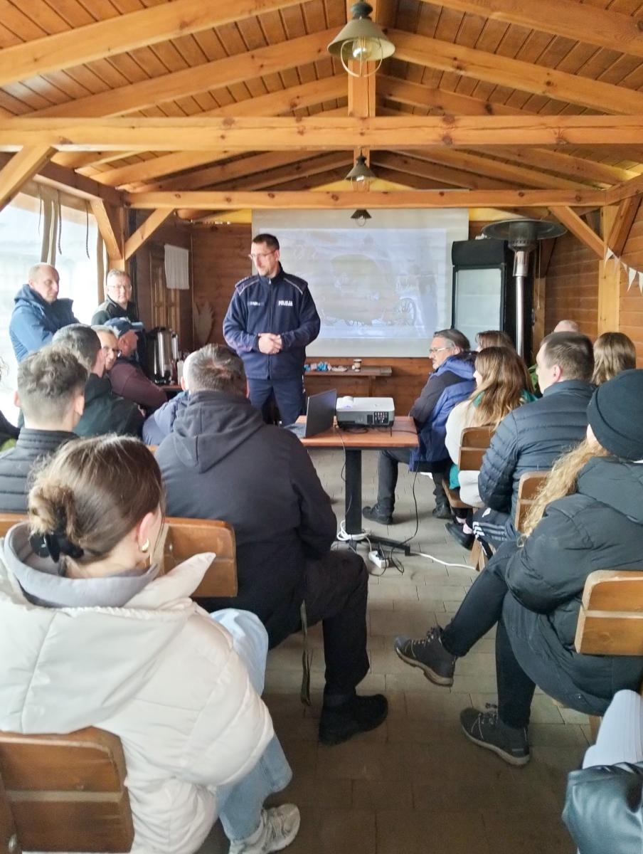 Zdjęcie w galerii na portalu naszwodzislaw.com: Seminarium o obecności koni w przestrzeni publicznej: bezpieczeństwo, służby mundurowe i jeździectwo wiadomości z regionu