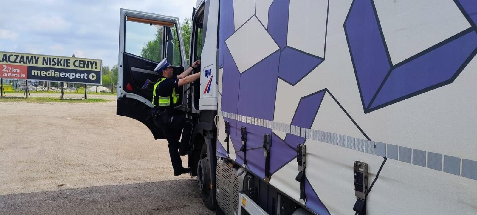 Zdjęcie w galerii na portalu naszwodzislaw.com: Miał tachograf, ale bez legalizacji. Wspólna akcja policji z Wodzisławia Śląskiego i Rybnika wiadomości z regionu