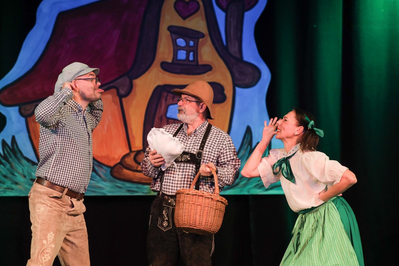 Zdjęcie w galerii na portalu naszwodzislaw.com: Dzień Dziecka z Jasiem i Małgosią w WCK wiadomości z regionu