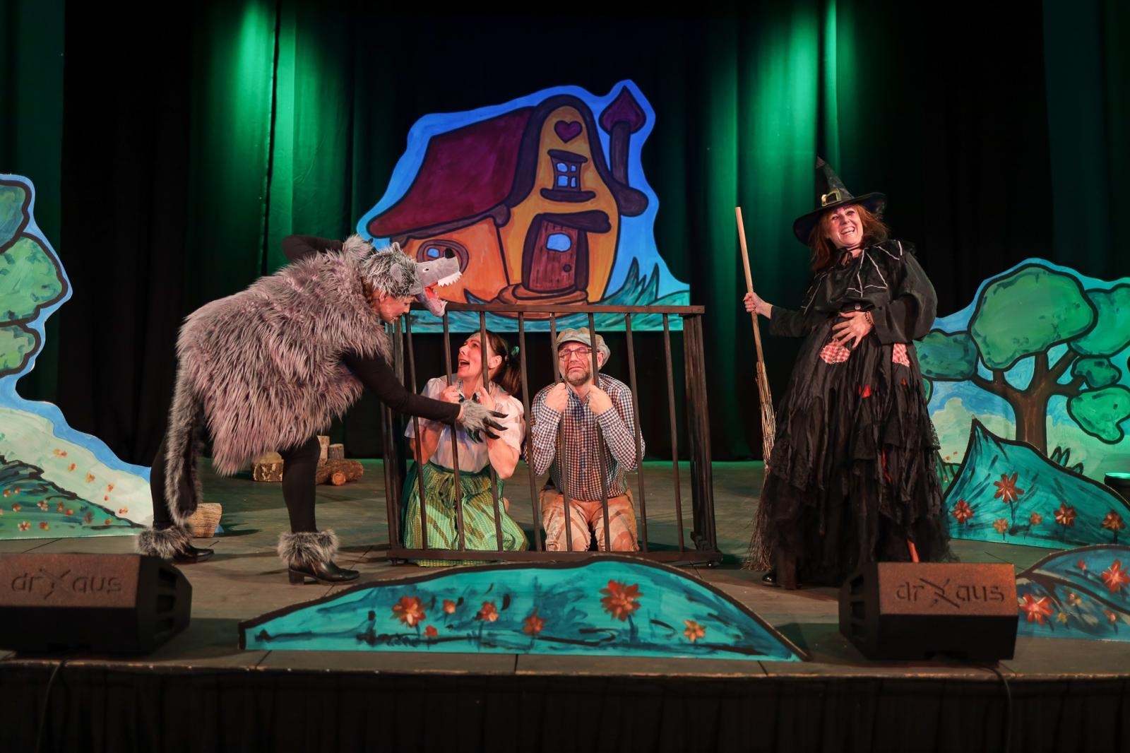 Zdjęcie w galerii na portalu naszwodzislaw.com: Dzień Dziecka z Jasiem i Małgosią w WCK wiadomości z regionu