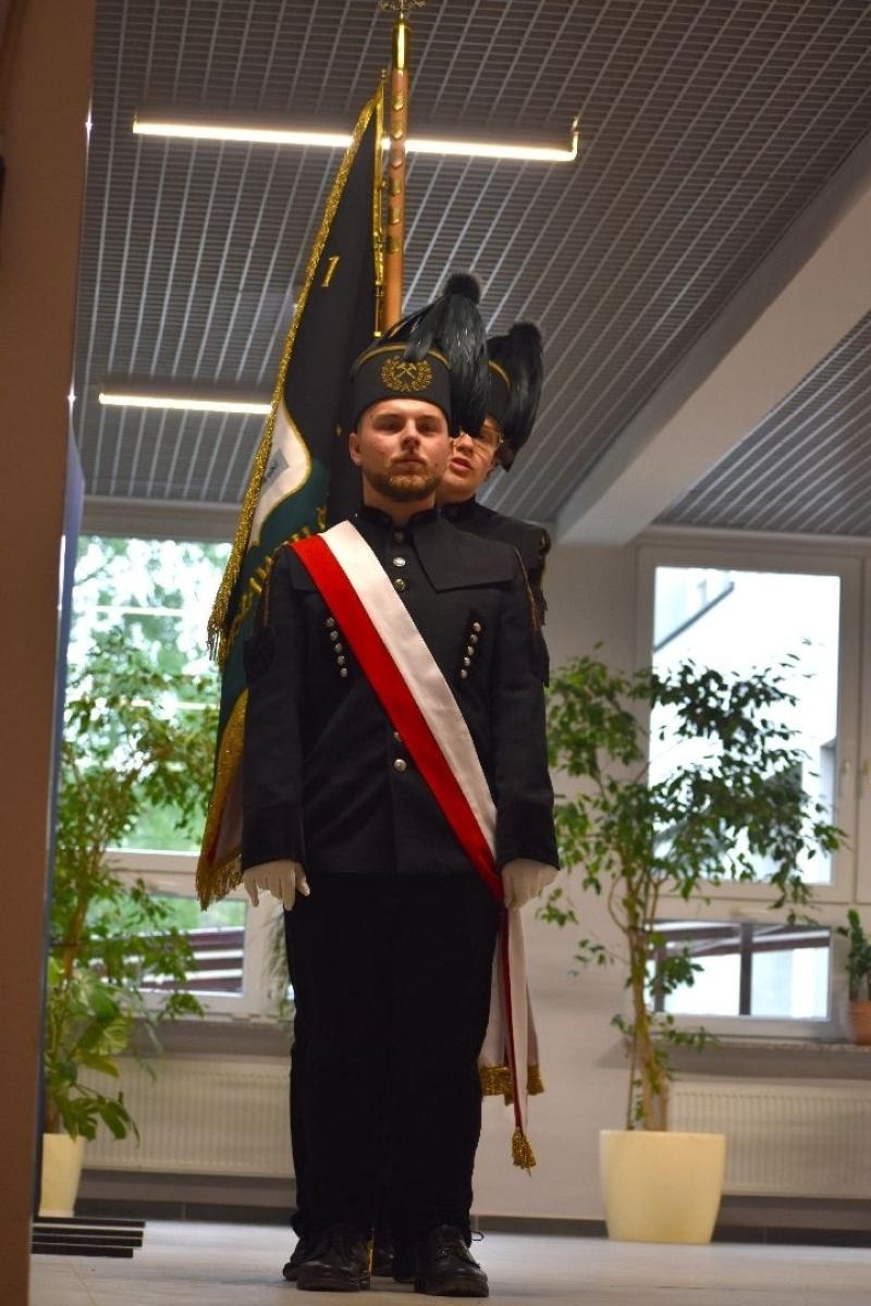 Zdjęcie w galerii na portalu naszwodzislaw.com: Powiatowe szkoły żegnają tegorocznych abiturientów wiadomości z regionu