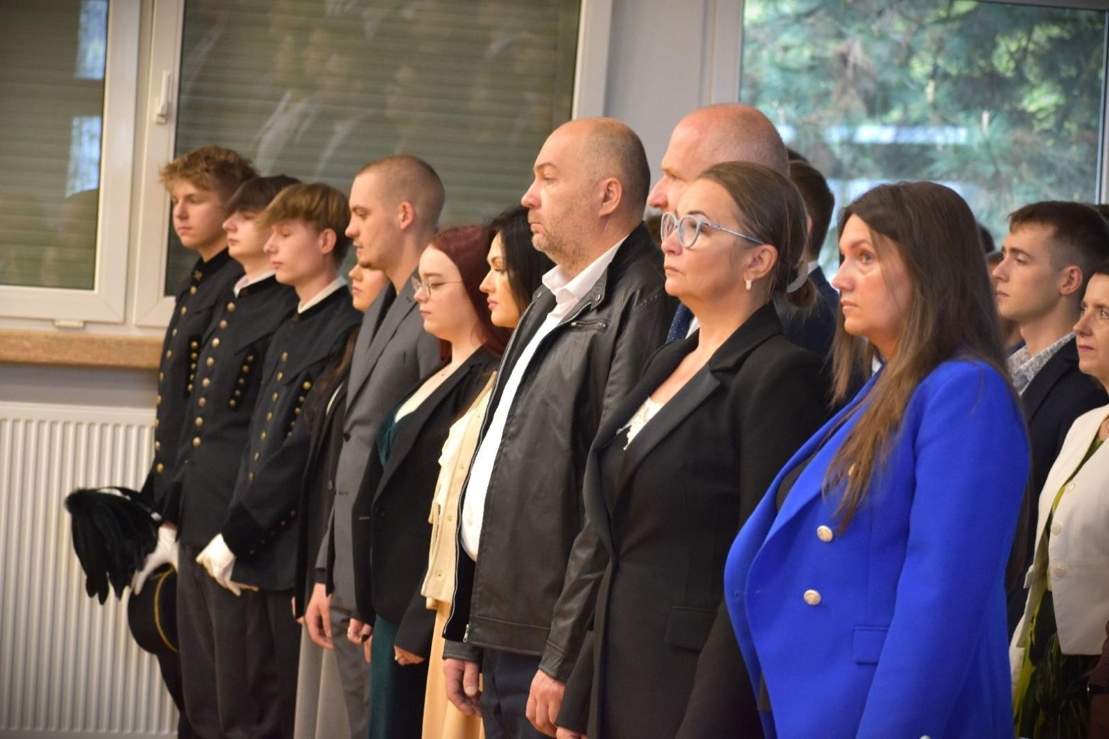 Zdjęcie w galerii na portalu naszwodzislaw.com: Powiatowe szkoły żegnają tegorocznych abiturientów wiadomości z regionu