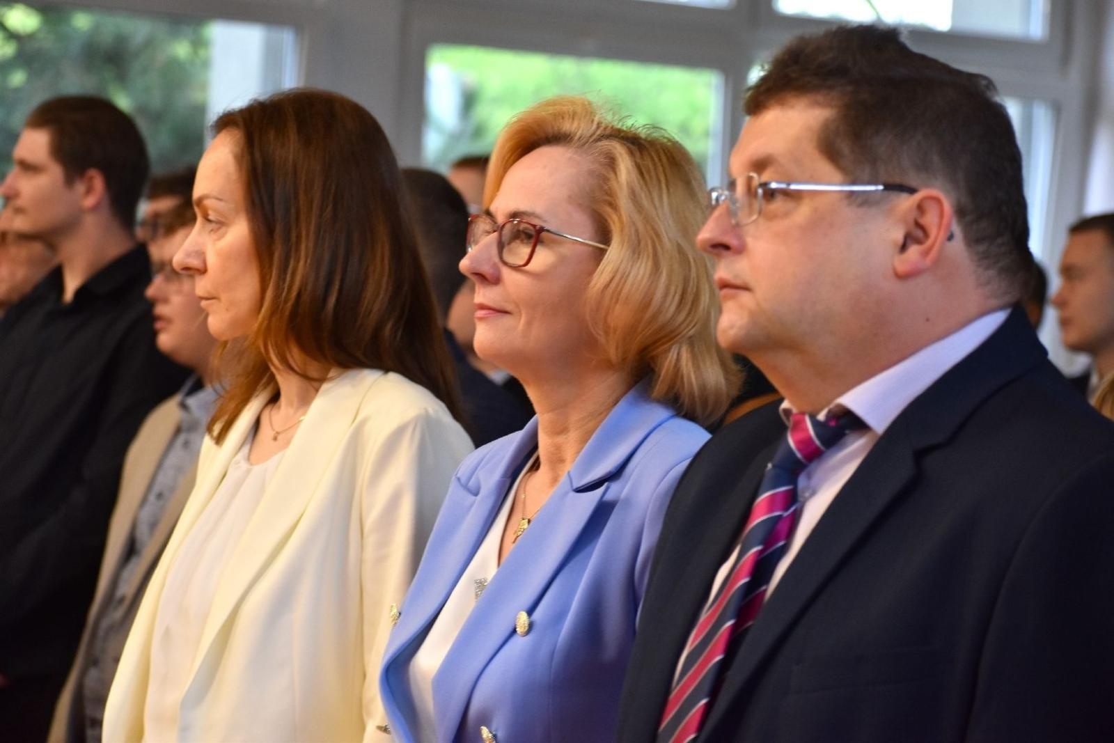 Zdjęcie w galerii na portalu naszwodzislaw.com: Powiatowe szkoły żegnają tegorocznych abiturientów wiadomości z regionu