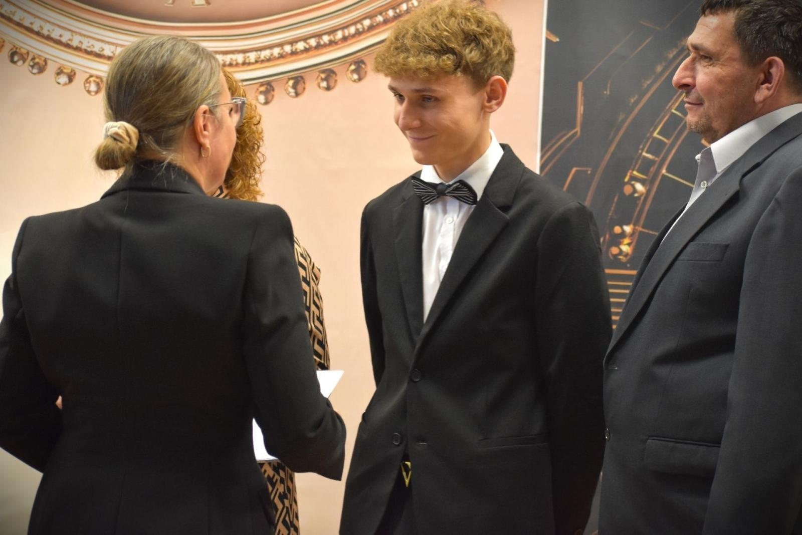 Zdjęcie w galerii na portalu naszwodzislaw.com: Powiatowe szkoły żegnają tegorocznych abiturientów wiadomości z regionu