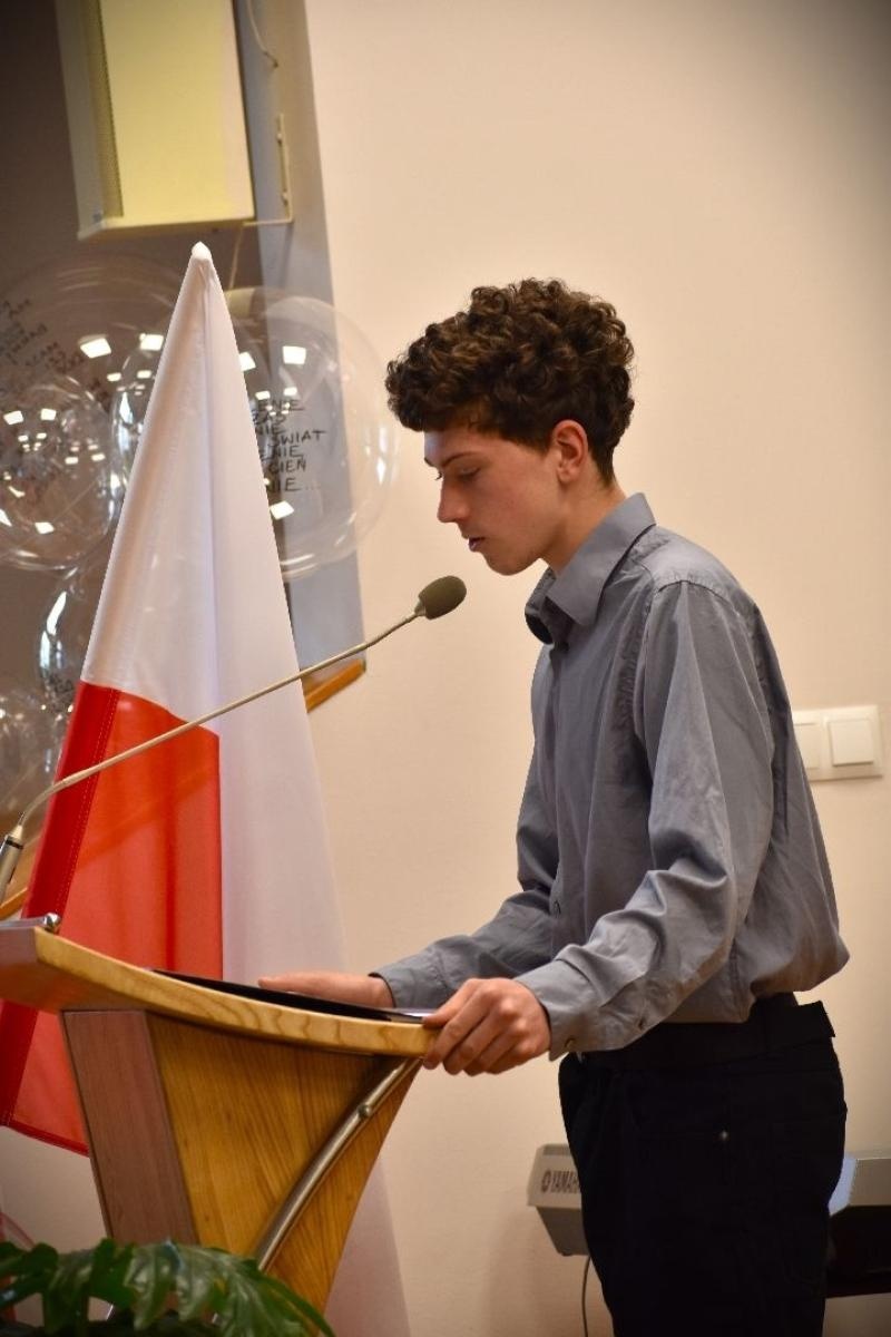 Zdjęcie w galerii na portalu naszwodzislaw.com: Powiatowe szkoły żegnają tegorocznych abiturientów wiadomości z regionu