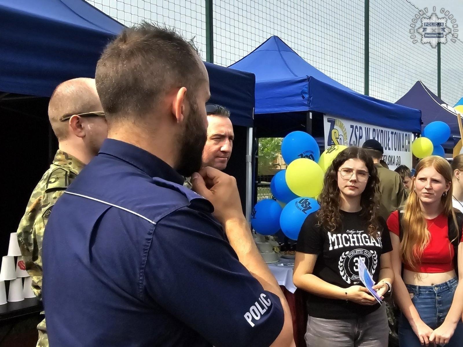 Zdjęcie w galerii na portalu naszwodzislaw.com: Targi edukacyjne z udziałem wodzisławskich policjantów wiadomości z regionu