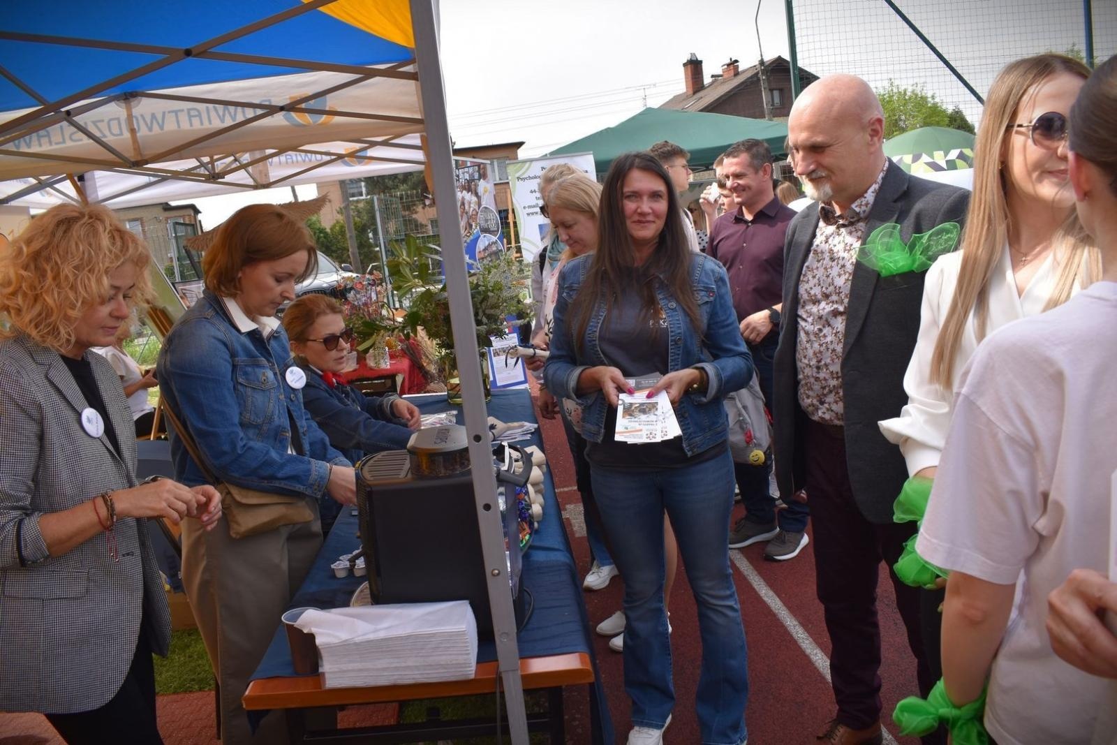 Zdjęcie w galerii na portalu naszwodzislaw.com: Powiatowe Targi Edukacyjne. Szkoły zaprezentowały swoją ofertę [FOTO i WIDEO] wiadomości z regionu