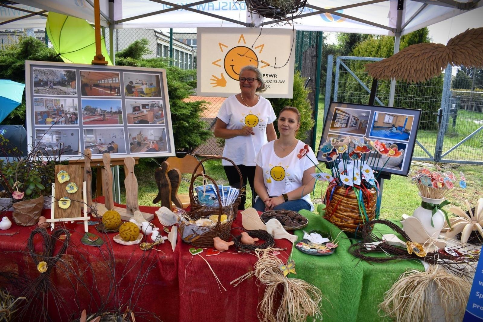 Zdjęcie w galerii na portalu naszwodzislaw.com: Powiatowe Targi Edukacyjne. Szkoły zaprezentowały swoją ofertę [FOTO i WIDEO] wiadomości z regionu