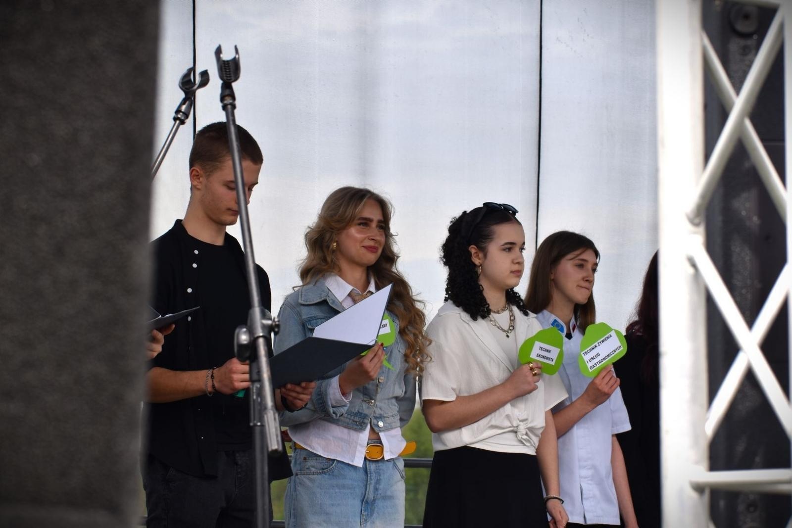 Zdjęcie w galerii na portalu naszwodzislaw.com: Powiatowe Targi Edukacyjne. Szkoły zaprezentowały swoją ofertę [FOTO i WIDEO] wiadomości z regionu