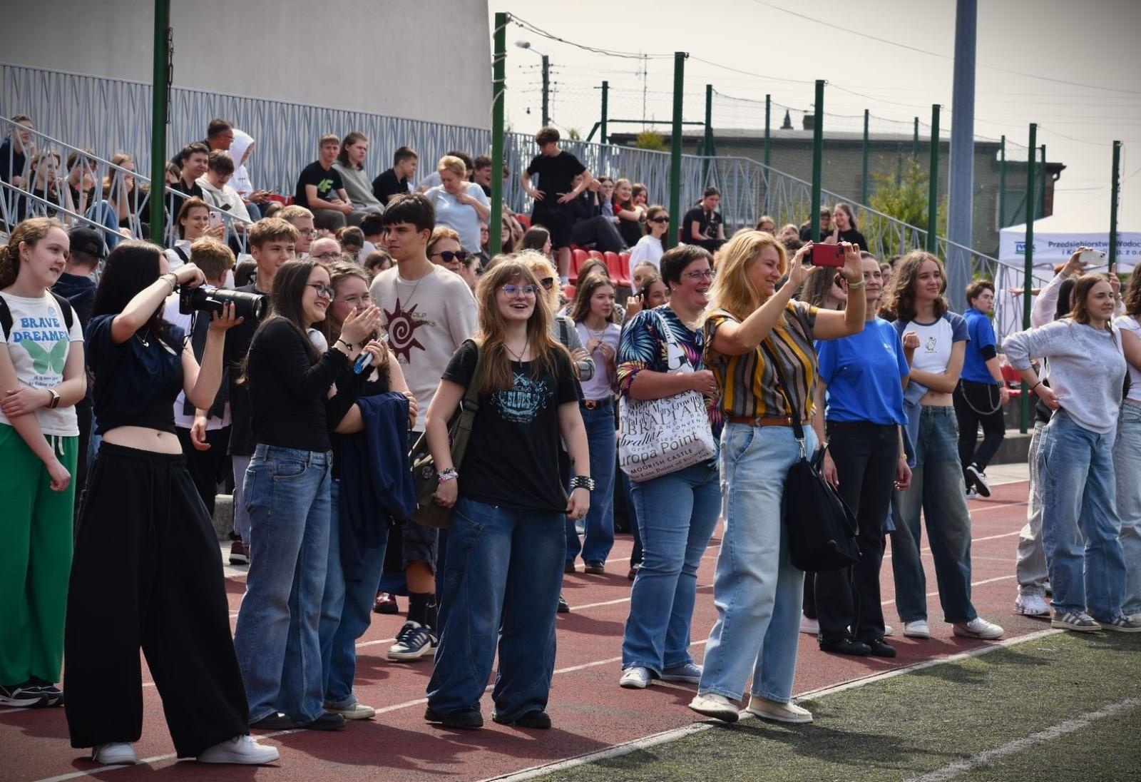 Zdjęcie w galerii na portalu naszwodzislaw.com: Powiatowe Targi Edukacyjne. Szkoły zaprezentowały swoją ofertę [FOTO i WIDEO] wiadomości z regionu