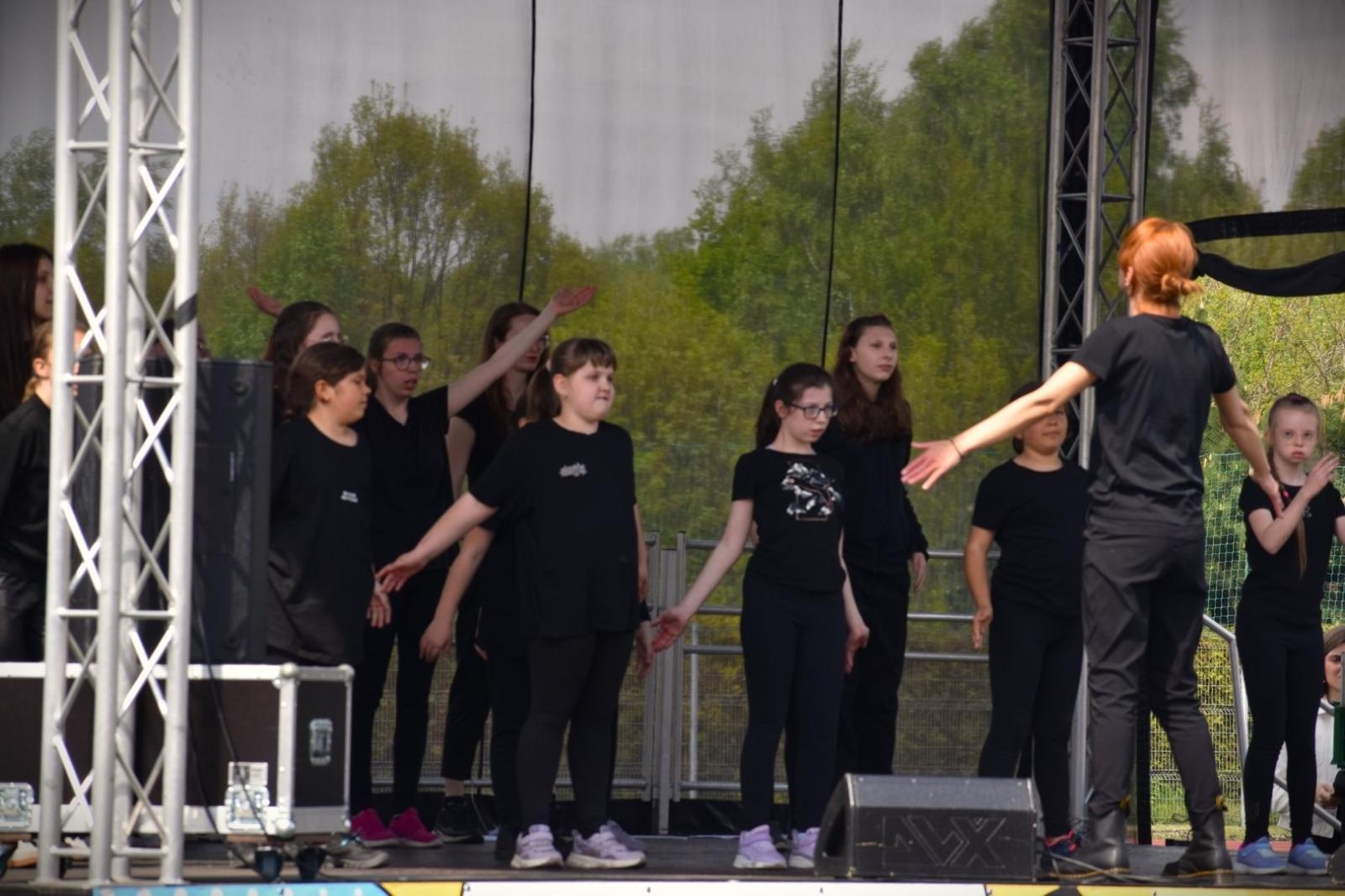 Zdjęcie w galerii na portalu naszwodzislaw.com: Powiatowe Targi Edukacyjne. Szkoły zaprezentowały swoją ofertę [FOTO i WIDEO] wiadomości z regionu