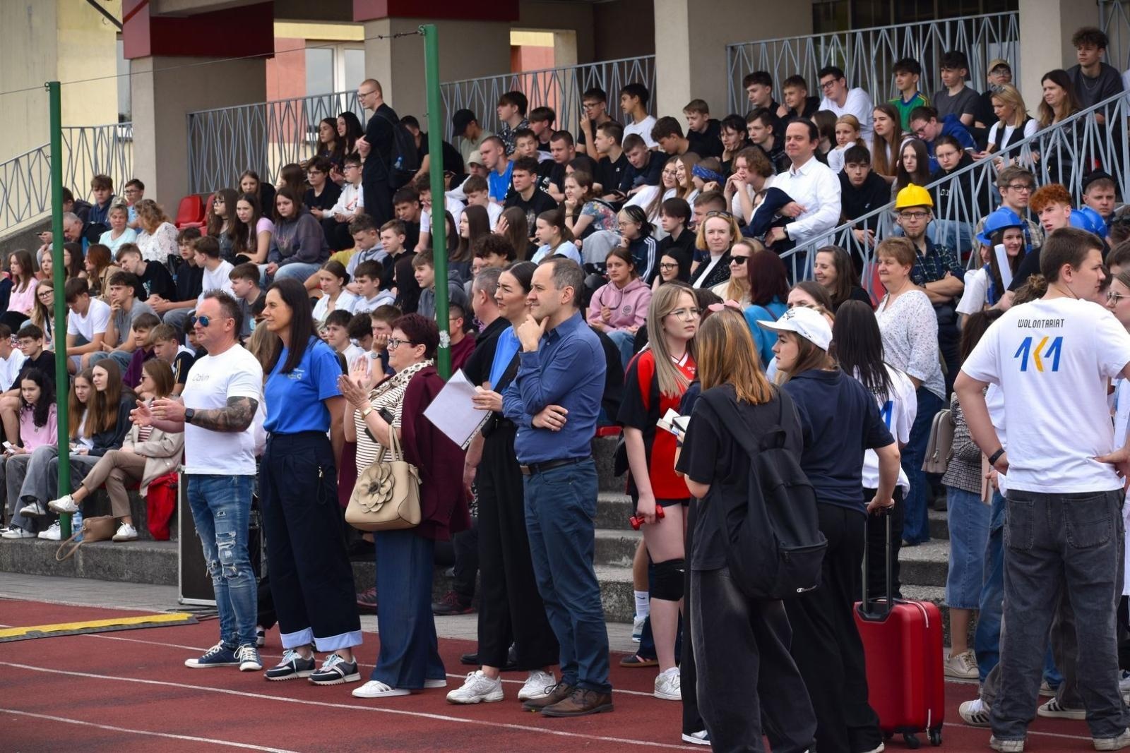 Zdjęcie w galerii na portalu naszwodzislaw.com: Powiatowe Targi Edukacyjne. Szkoły zaprezentowały swoją ofertę [FOTO i WIDEO] wiadomości z regionu