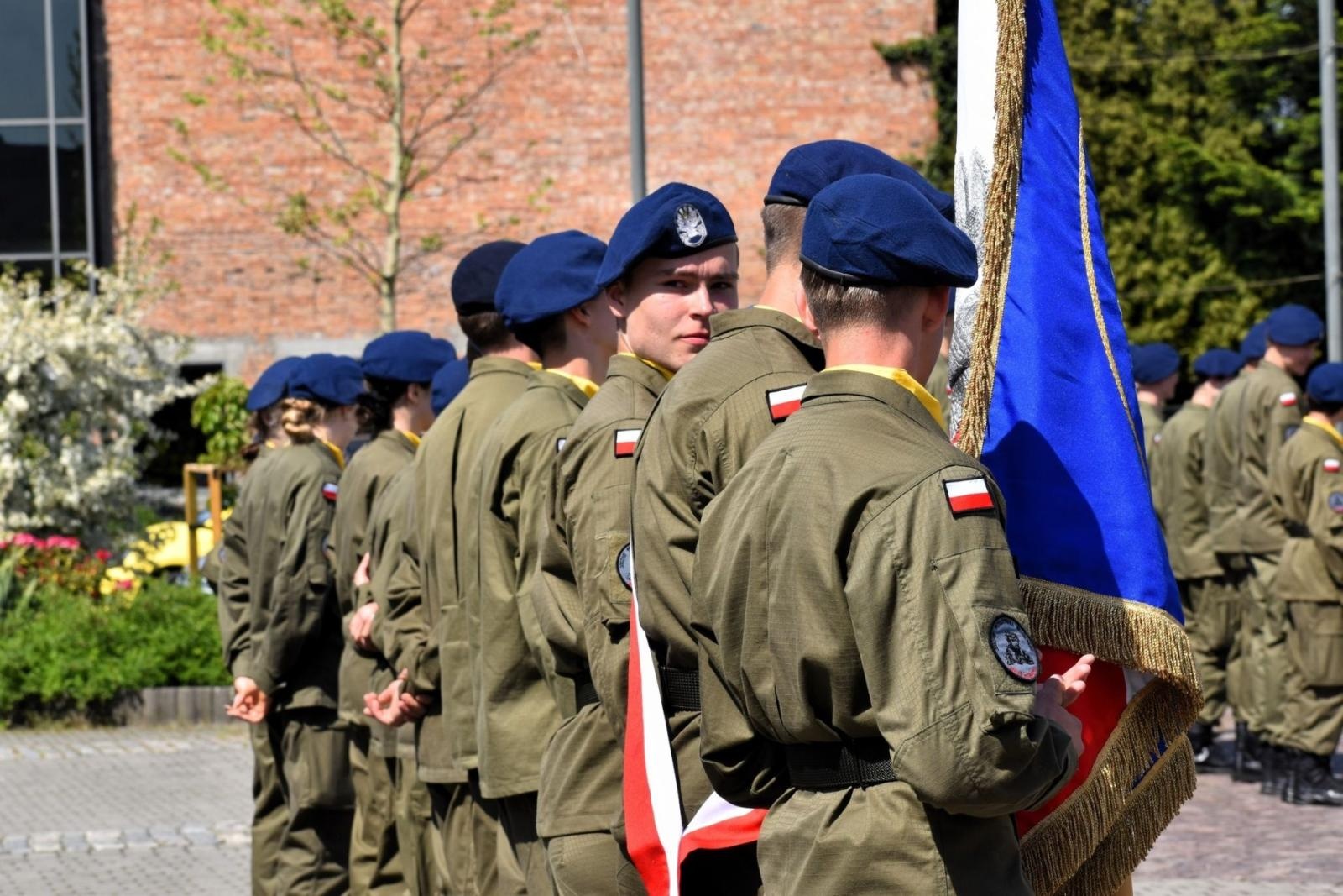 Zdjęcie w galerii na portalu naszwodzislaw.com: Kadeci z Rydułtów złożyli ślubowanie wiadomości z regionu