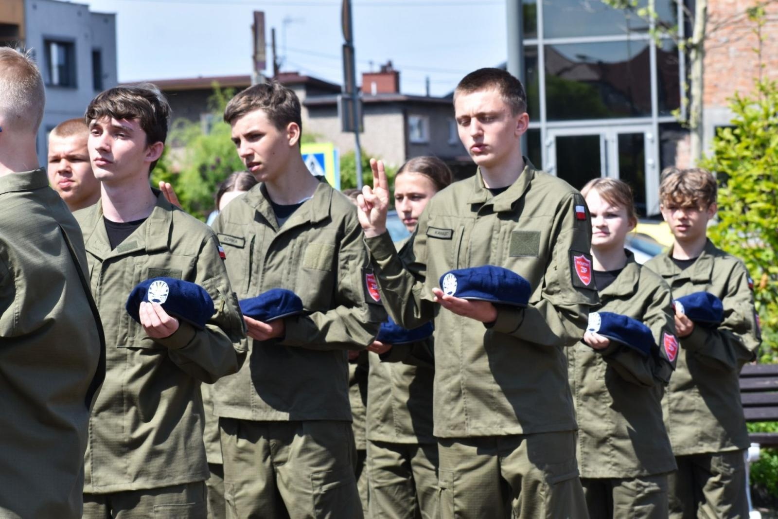 Zdjęcie w galerii na portalu naszwodzislaw.com: Kadeci z Rydułtów złożyli ślubowanie wiadomości z regionu