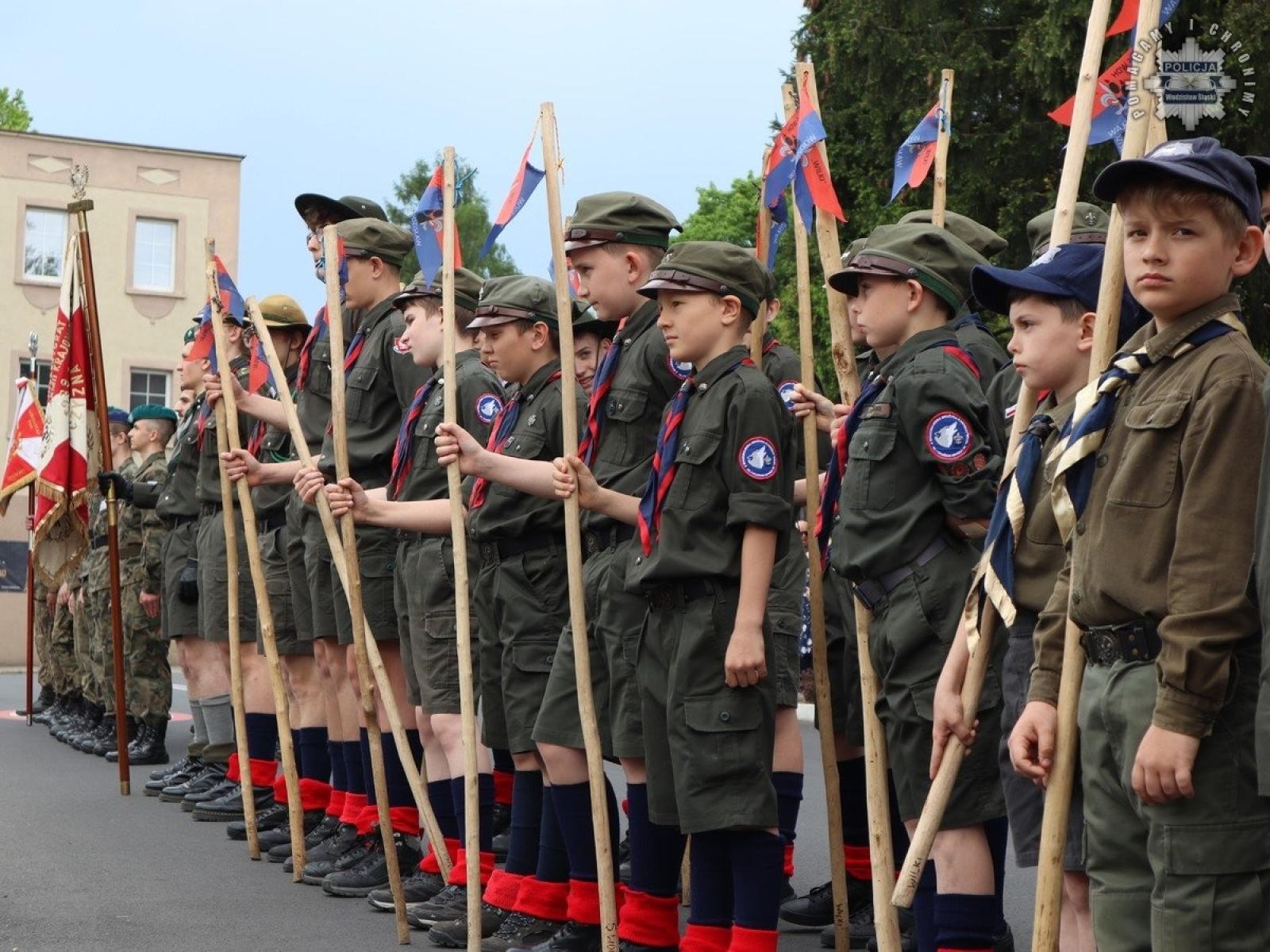 Zdjęcie w galerii na portalu naszwodzislaw.com: Obchody rocznicy uchwalenia Konstytucji 3 Maja z udziałem wodzisławskich policjantów wiadomości z regionu