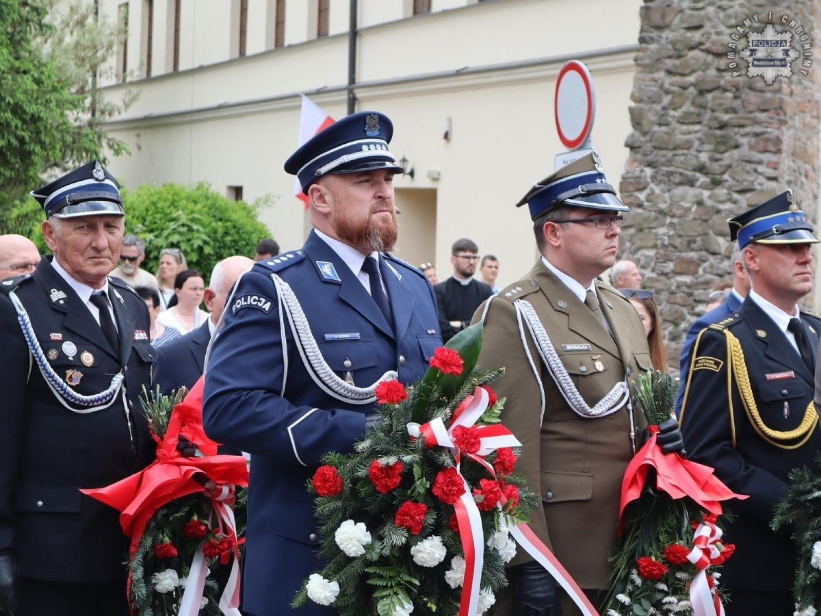 Zdjęcie w galerii na portalu naszwodzislaw.com: Obchody rocznicy uchwalenia Konstytucji 3 Maja z udziałem wodzisławskich policjantów wiadomości z regionu