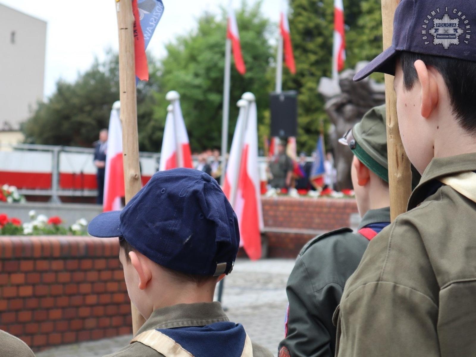 Zdjęcie w galerii na portalu naszwodzislaw.com: Obchody rocznicy uchwalenia Konstytucji 3 Maja z udziałem wodzisławskich policjantów wiadomości z regionu