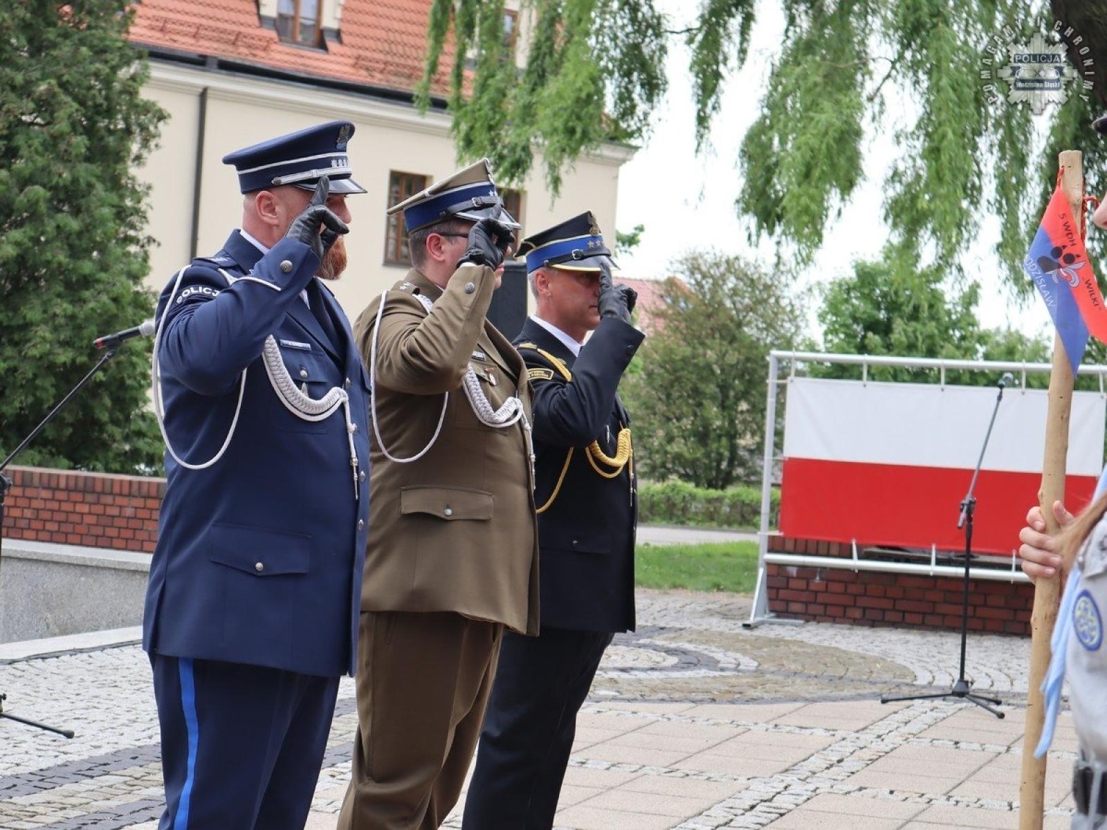 Zdjęcie w galerii na portalu naszwodzislaw.com: Obchody rocznicy uchwalenia Konstytucji 3 Maja z udziałem wodzisławskich policjantów wiadomości z regionu